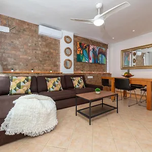  Apartment Calas